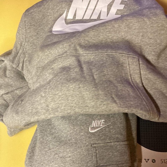 Nike sweatsuit medium top and large bottom - Picture 1 of 1